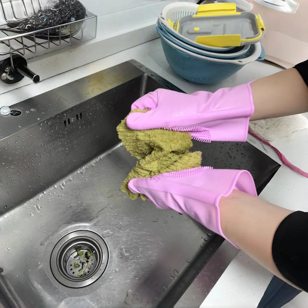 

Hair Dye & Treatment Gloves, Chemical Resistant. Pink, Snug Fit, 17x16x2cm, 1 Pair