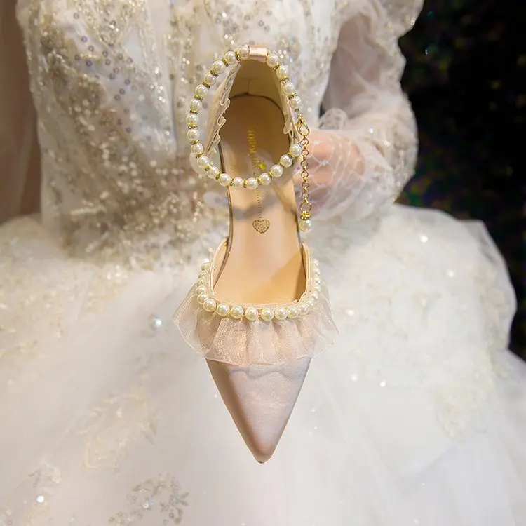 Weiße Hochzeitsschuhe für Damen 2026 Sommer Luxus Seide Perlen Knöchelriemen High Heels Pumps Spitze Damenschuhe mit Absatz – Detail 27