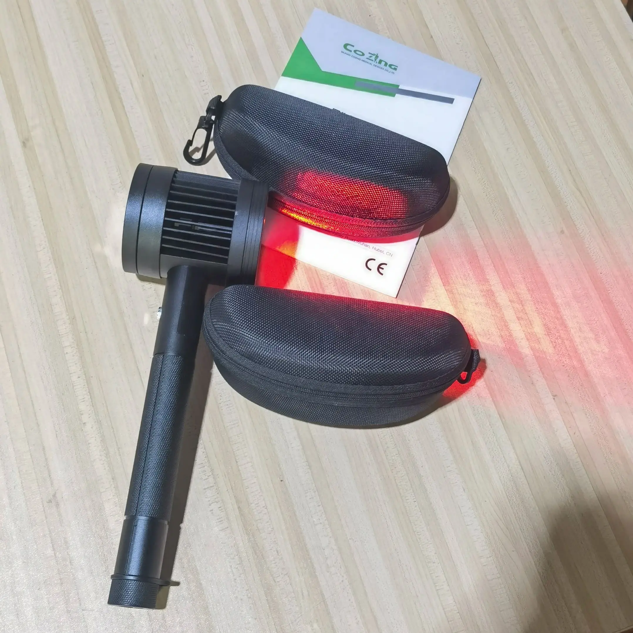 

COZING Профессиональная 25-диодная лазерная система - двухволновая 808 нм/650 нм для физиологической реабилитации при применении людей и животных