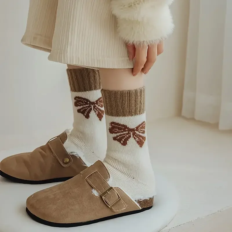 4 pares de meias femininas grossas e quentes de pelúcia – estilo japonês retrô com detalhes de laço, perfeitas para outono e inverno