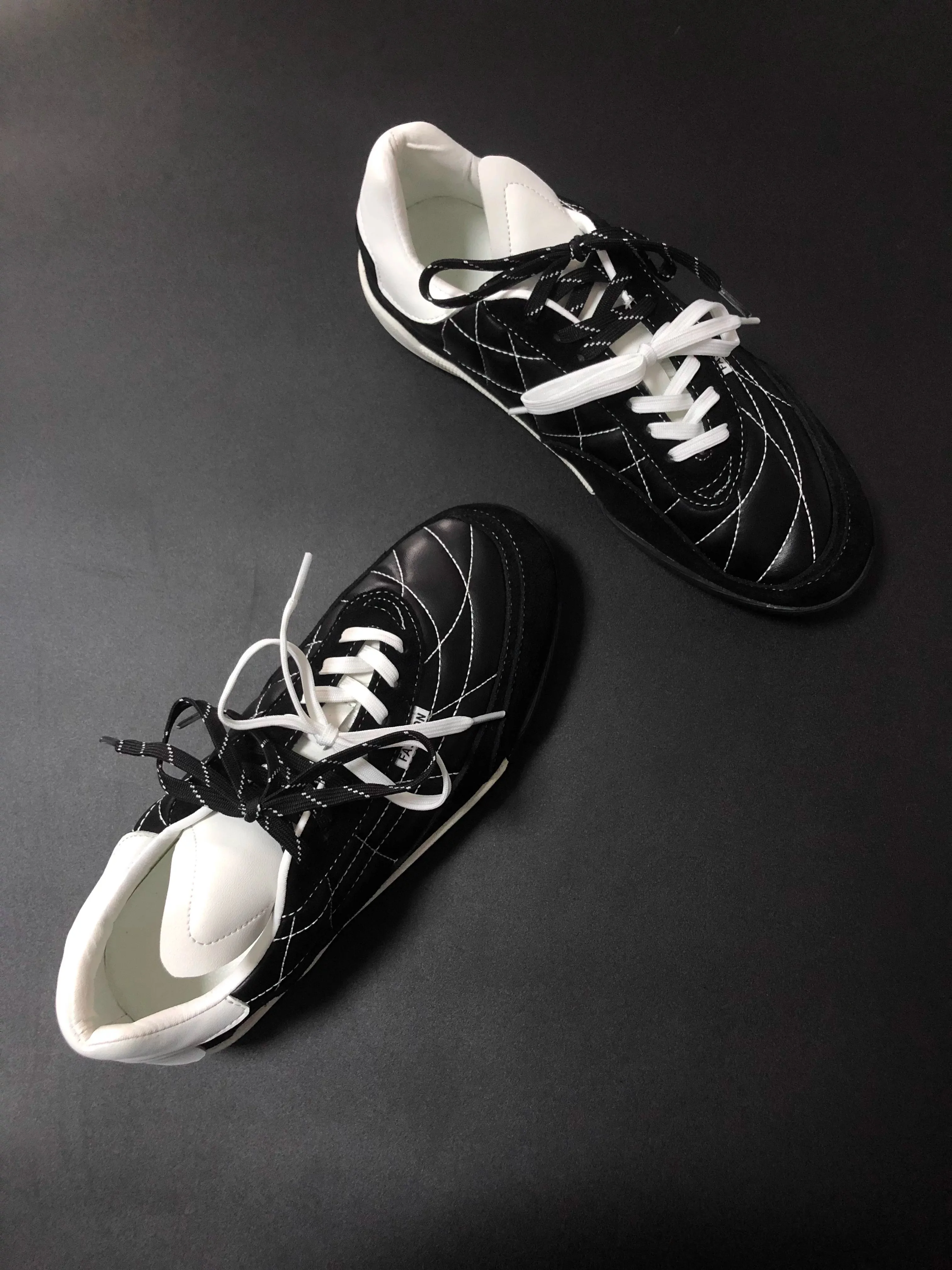 

Casual Outdoor Hiking Shoes, Outdoor Walking and Hiking Boots for Men and Women, Fashionable Slip-On Sneakers, Round-Toe