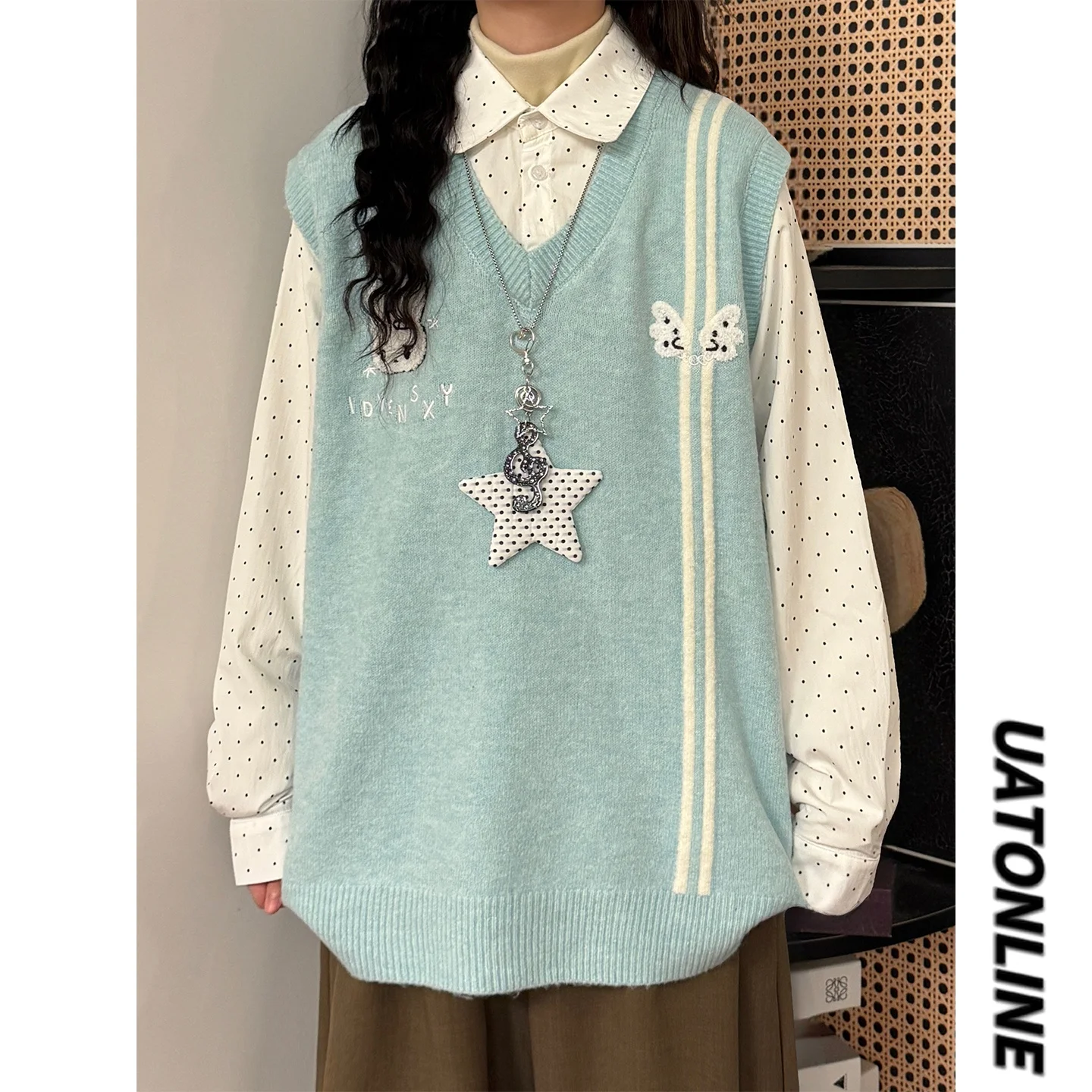 Cute Dog Embroidery V-Neck Knitted Vest Layering Top Women's Fashion Sweet Style Knitwear Sleeveless Outerwear for Girls