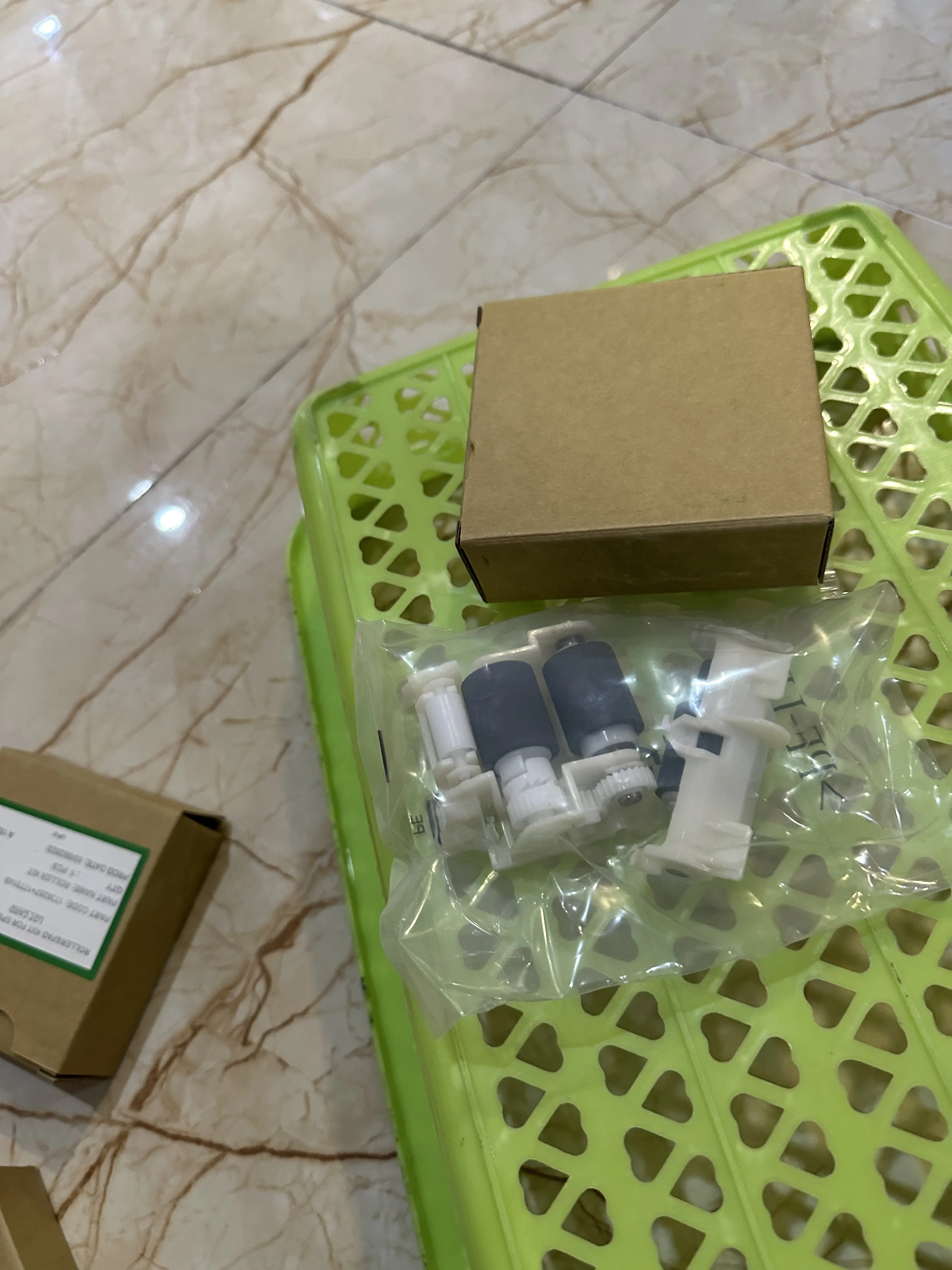 

1sets Pickup Roller Kit for EPSON WF C529R C579R C5210 C5290 C5299 C5710 C5790 M5298 M5299 M5799 ET-8700