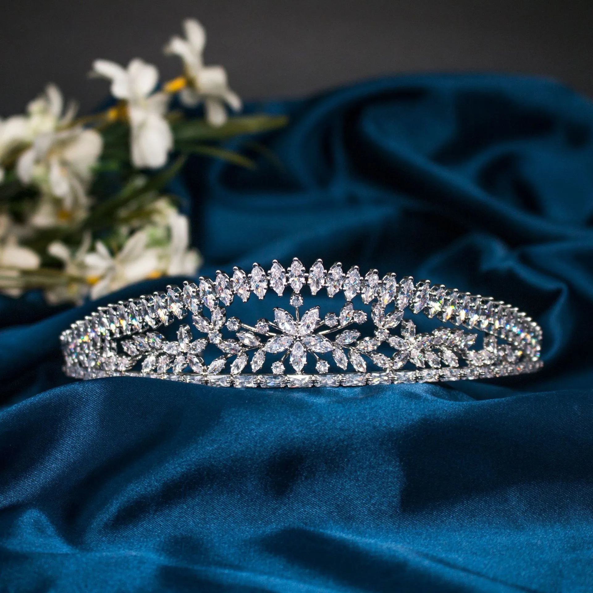 

Luxury Bridal Tiara Crown Wedding Headdress Cubic Zirconia Princess Queen Crowns For Women Girl 15 Years Birthday Party Headband