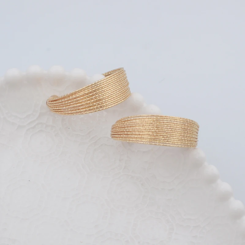 2024 New Wide C-shaped Women\'s Dangle Earrings Gold Color Metal Geometric Statement Female Punk Fashion Ear Decoration new in