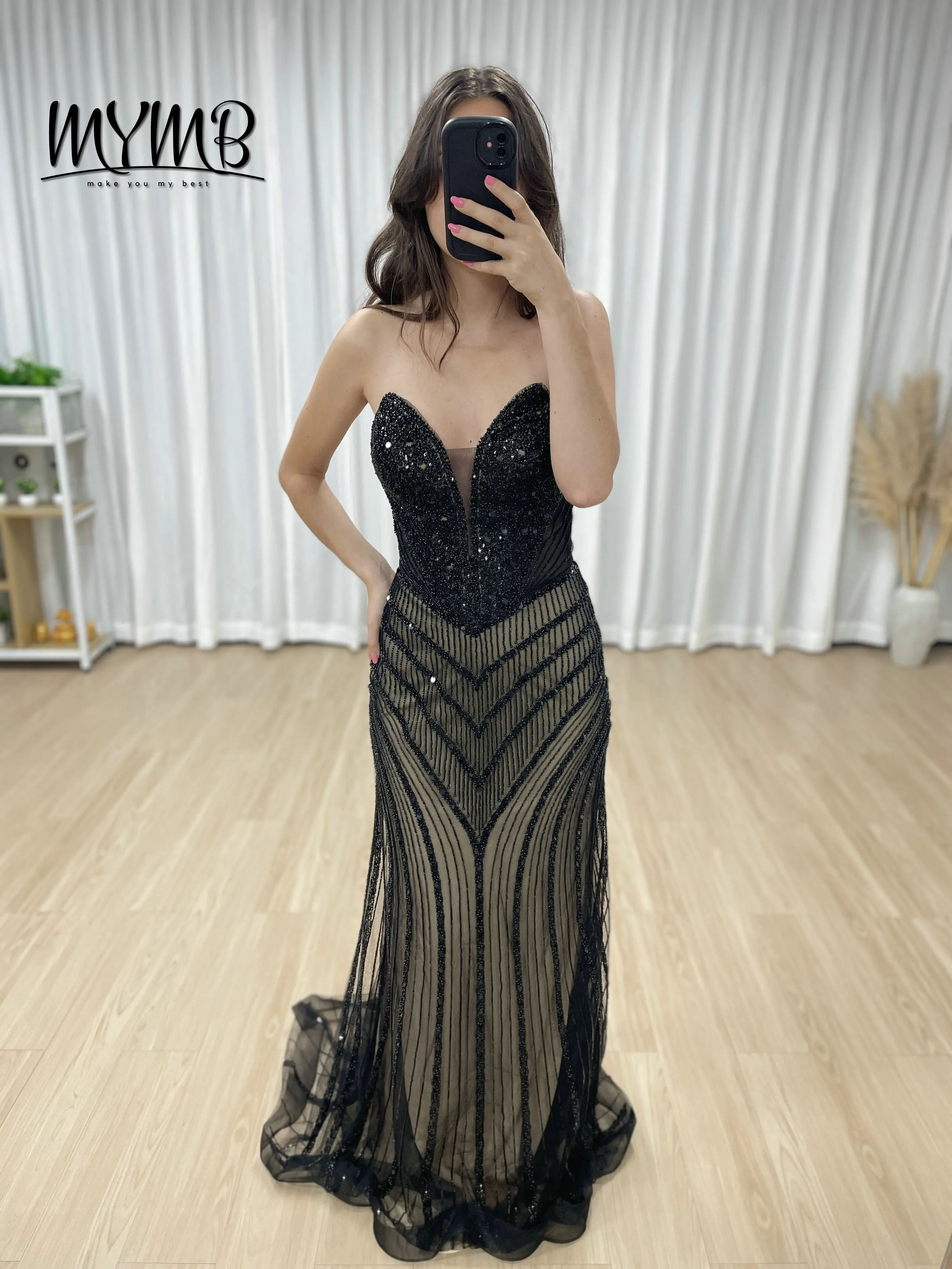 

MYMB Luxury Graceful Sexy Sleeveless V Neck Mermaid Evening Gown Embellished With Exquisite Beaded for Formal Occasions MB40431