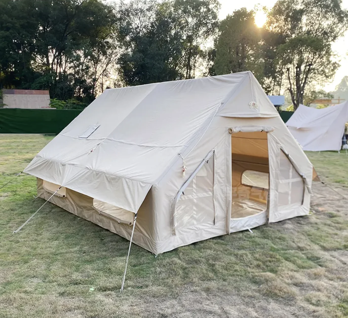 

Custom Logo Professional Manufacturer Waterproof Sunscreen Ultralight Inflatable Party Family Tent for Events Outdoor