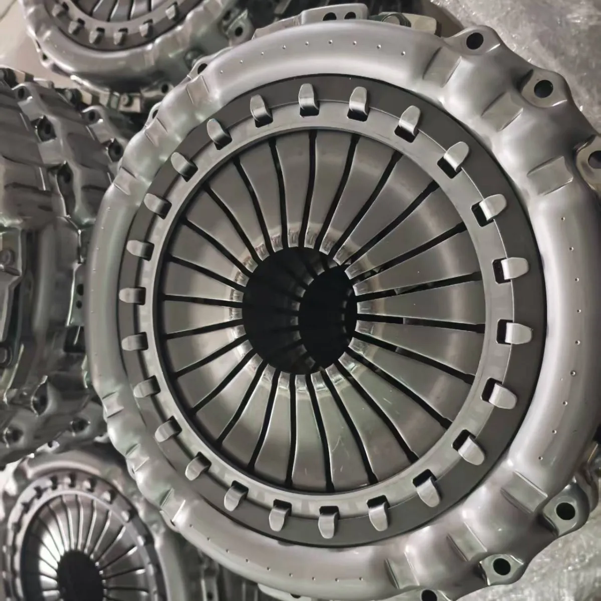 Suitable for Sin otruk Ho wo 430 Pull Large Hole Clutch Pressure Plate WG9921160501 Automatic Transmission Malaysia