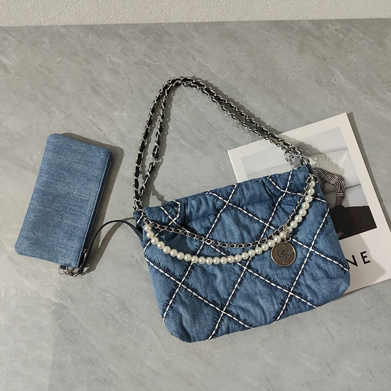 

Faionable Pearl Embellied Denim Buet Bag Women's Large Capaci oulder Tote Bag Underarm Chain Strap Soft Canvas
