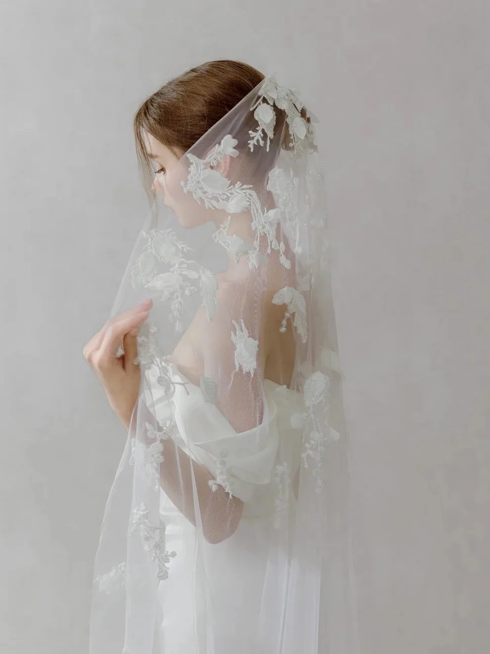 dreamy-formal-bridal-veil-handmade-3d-flower-lace-appliques-long-wedding-veils-customized-sheer-tulle-bride-mantilla