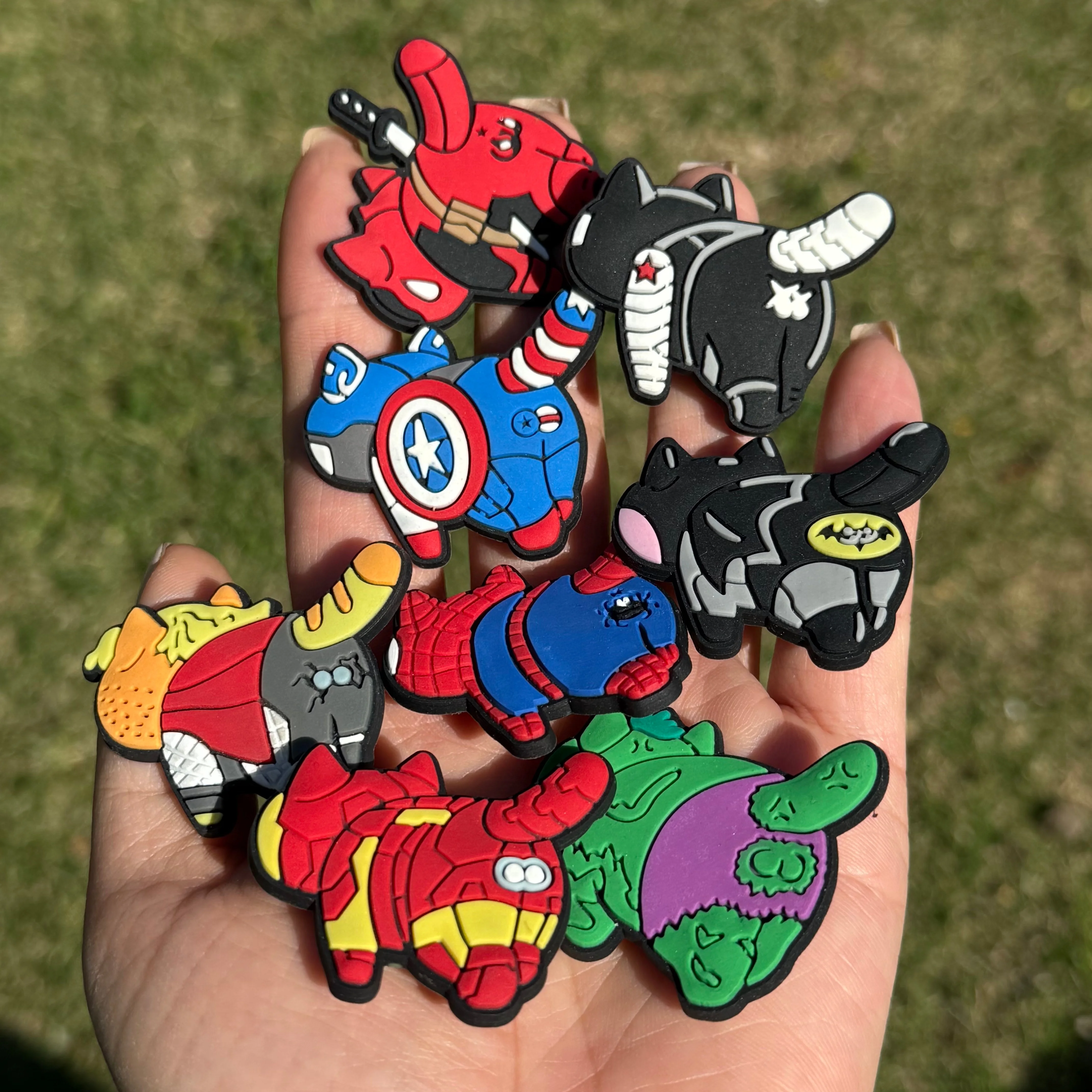 

8-100 шт., подвески для обуви с героями мультфильмов «Мстители», аксессуары из ПВХ, сандалии «сделай сам», украшения с пряжкой, подходят для браслета, вечерние, детский подарок