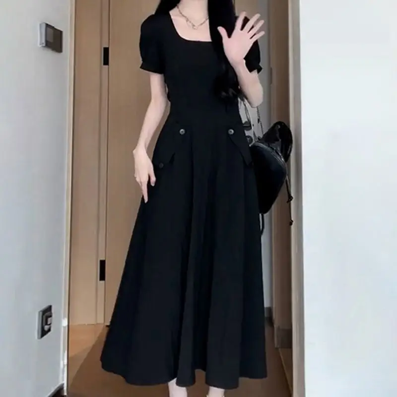 فستان صيفي نسائي لعام 2025 فساتين طويلة فتاة حارة بلون سادة جيب نحيف مناسب فستان قصير فساتين على طراز Fairycore الحلو