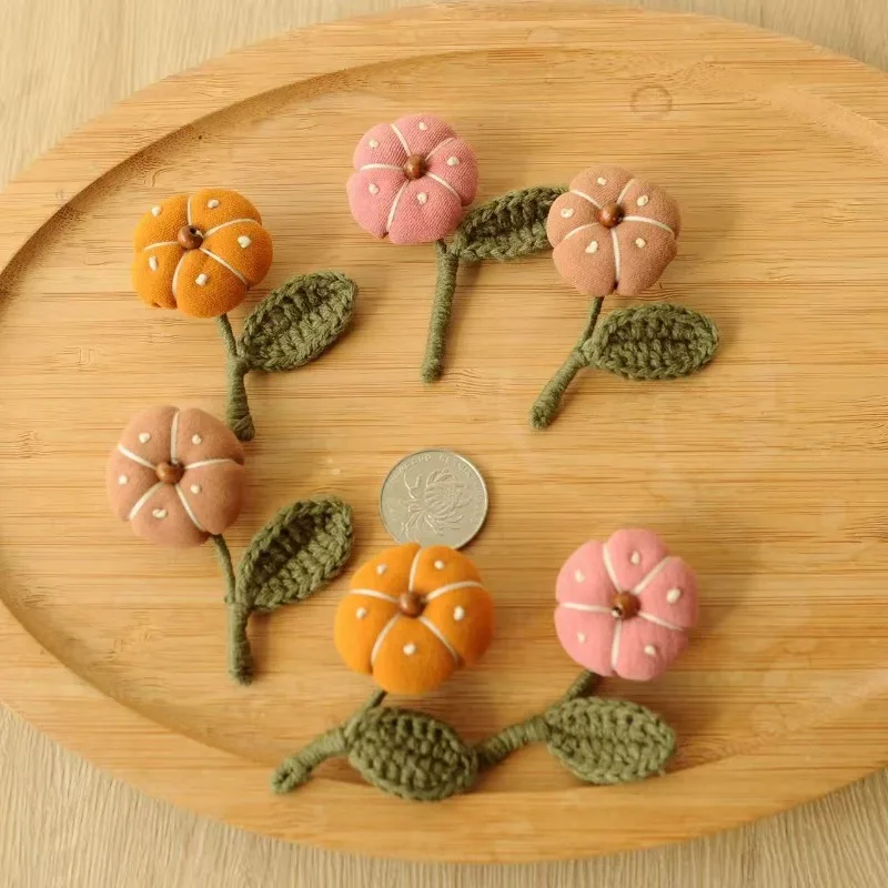 Knitted Pumpkin Brooch Vintage 3D Cute Fresh Floral Small Pin Versatile Daily Accessory for Women Handmade Premium Lightweight