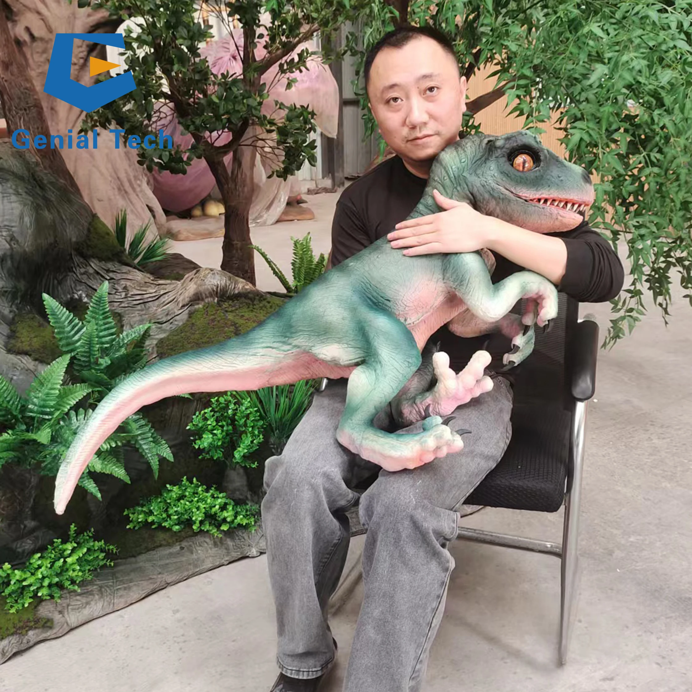

JN-Z23J25 Halloween Costume Animatronic Holding Dinosaur Model Popular Dinosaur Hand Puppet