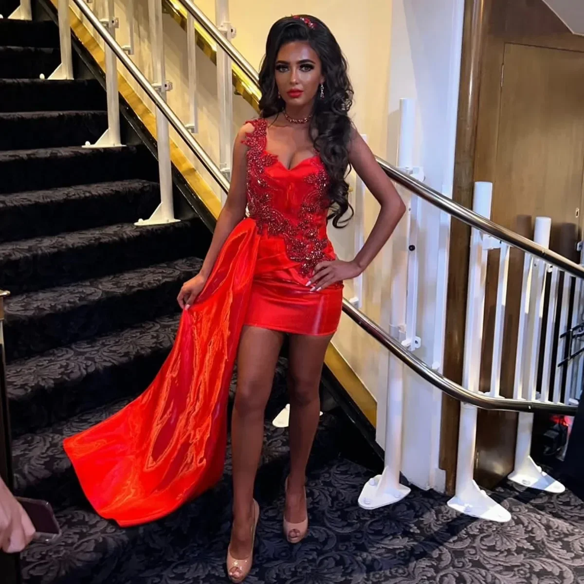 Customized 2026 New Hot Selling Luxury Mini 3D Crystal Decal Red Ball Dress Sexy V-Neck Backless Cocktail Party Homecoming Dress