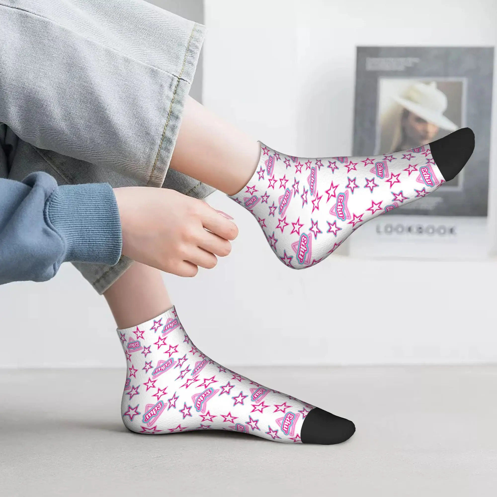 

All Seasons MP3 Emilia Mernes Socks Harajuku Sweat Absorbing Sport Middle Tube Socks Soft Funny Stockings for Men Women Gifts