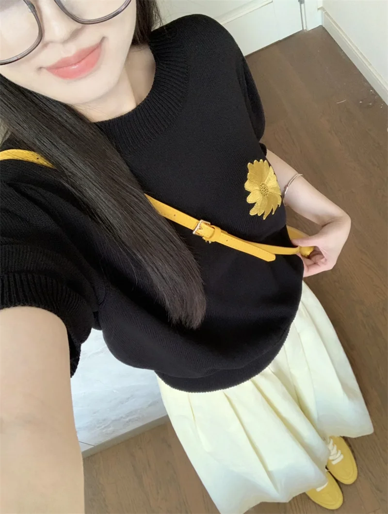 

Faionable Bla Embroidered ort Sve Knit Top And High Waist Skirt Two Piece Set for Women Summer Slimming Ensemble