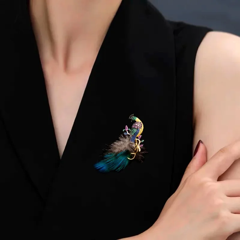 Elegant Feather Peacock Brooch Women\'s Delicate Accessories Luxury Pin High-grade Corsage Crystal Gift Corsage