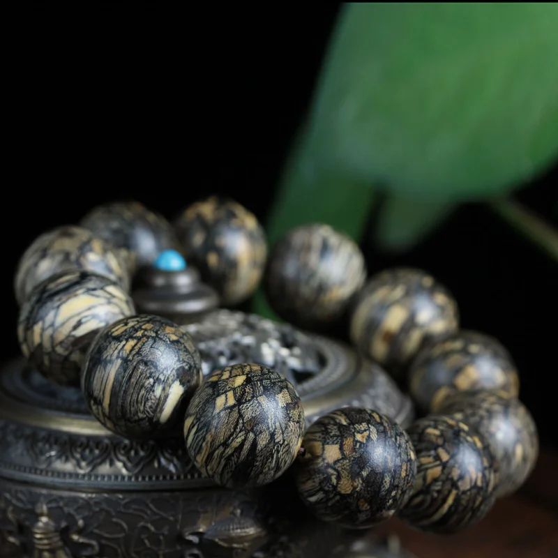 

Natural Vietnam Nha Trang Green Chess Nan Bracelet Dragon Scale Texture Submerged Type Old Materials Agarwood Bracelet