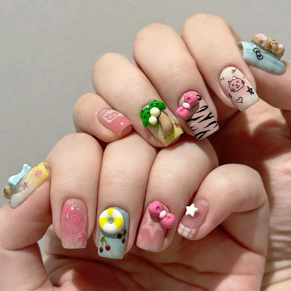 100pcs 3D ฮาวายฟอกหนัง Kitty ตกแต่งเล็บน่ารักบิกินี่ HelloKitty สีชมพูว่ายน้ํากระโปรงเล็บ Charms Y2K ฤดูร้อนเล็บอะไหล่