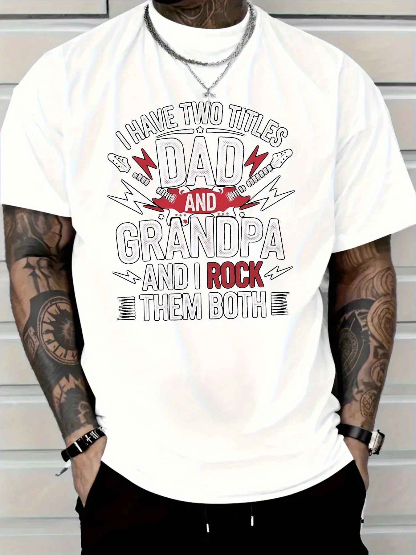 เสื้อยืดผู้ชายผ้าฝ้ายแท้รุ่นใหม่ปี 2025 สุดสนุก ฉันมีสองชื่อ: พ่อและคุณปู่ และฉันร็อคทั้งสอง เสื้อผ้าผู้ชายสำหรับฤดูร้อนและกิจกรรมกลางแจ้ง