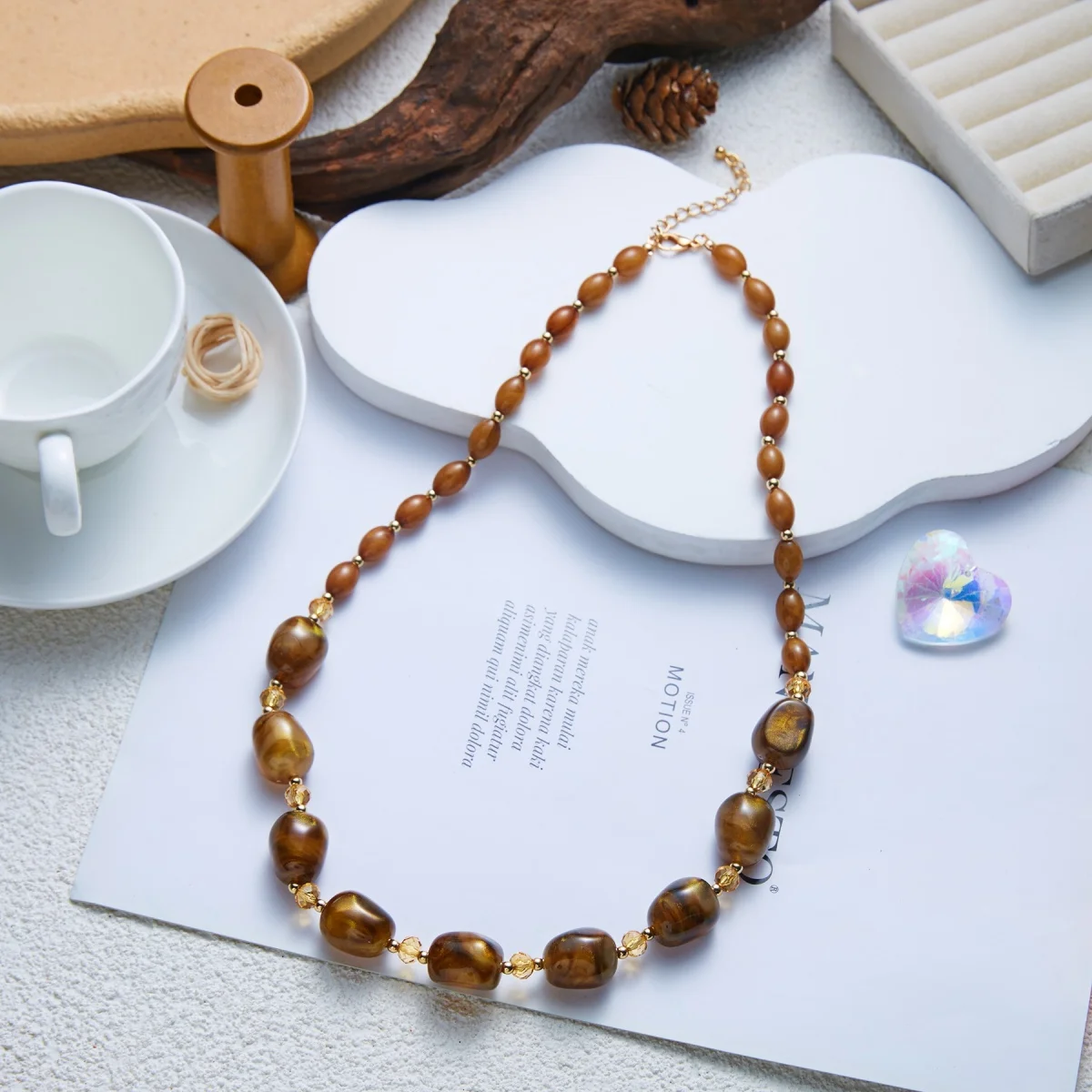 Trendige Punk-Halskette mit unregelmäßigen Harzperlen für Damen und Herren, minimalistische geometrische Acryl-Kristallperlen, Choker, Partyschmuck – Detail 24