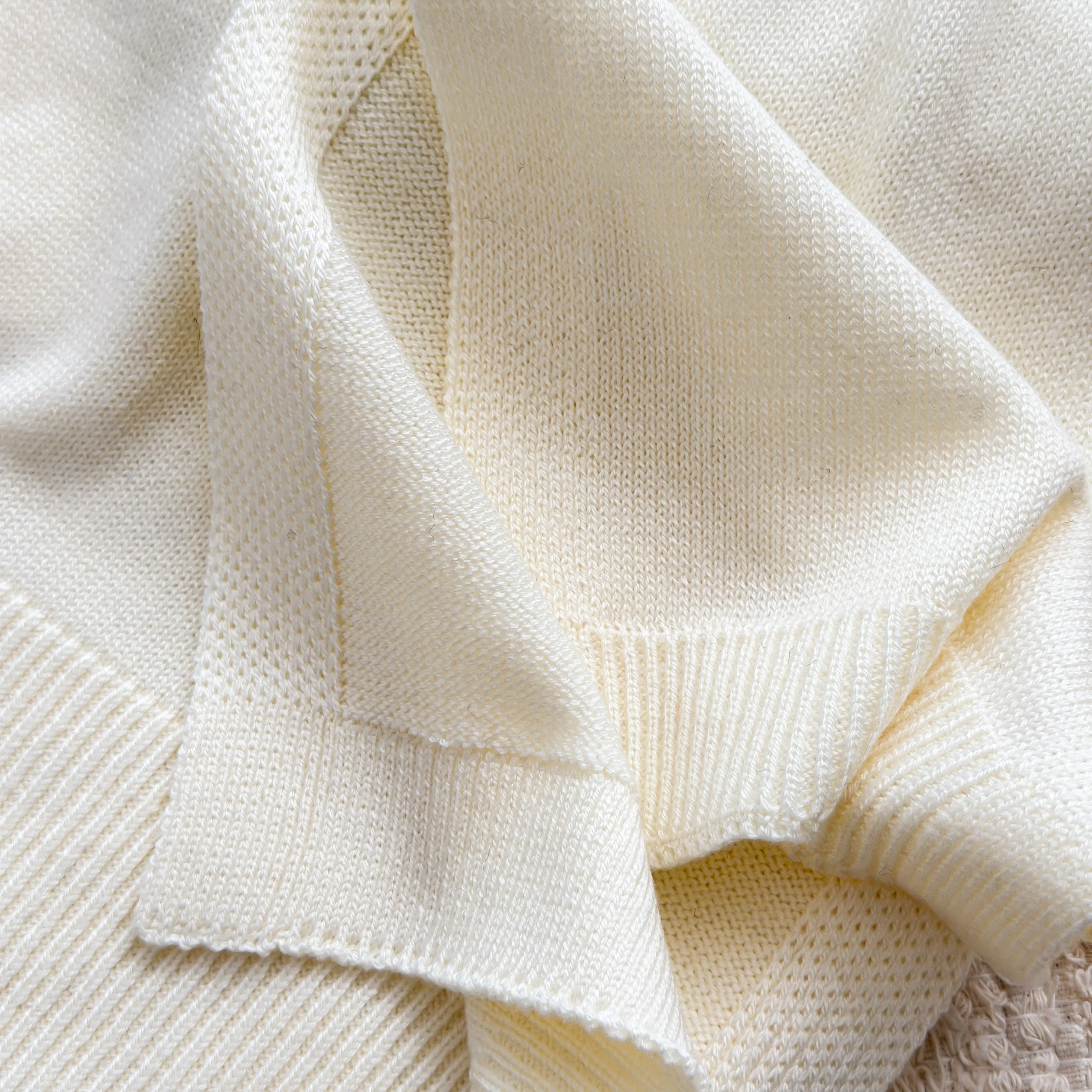 A New Style of Women's Rainbow Striped Shawl with a Contrasting Color Cardigan for Office Air-Conditioned Rooms, a Small Cape to Protect Shoulders and Neck