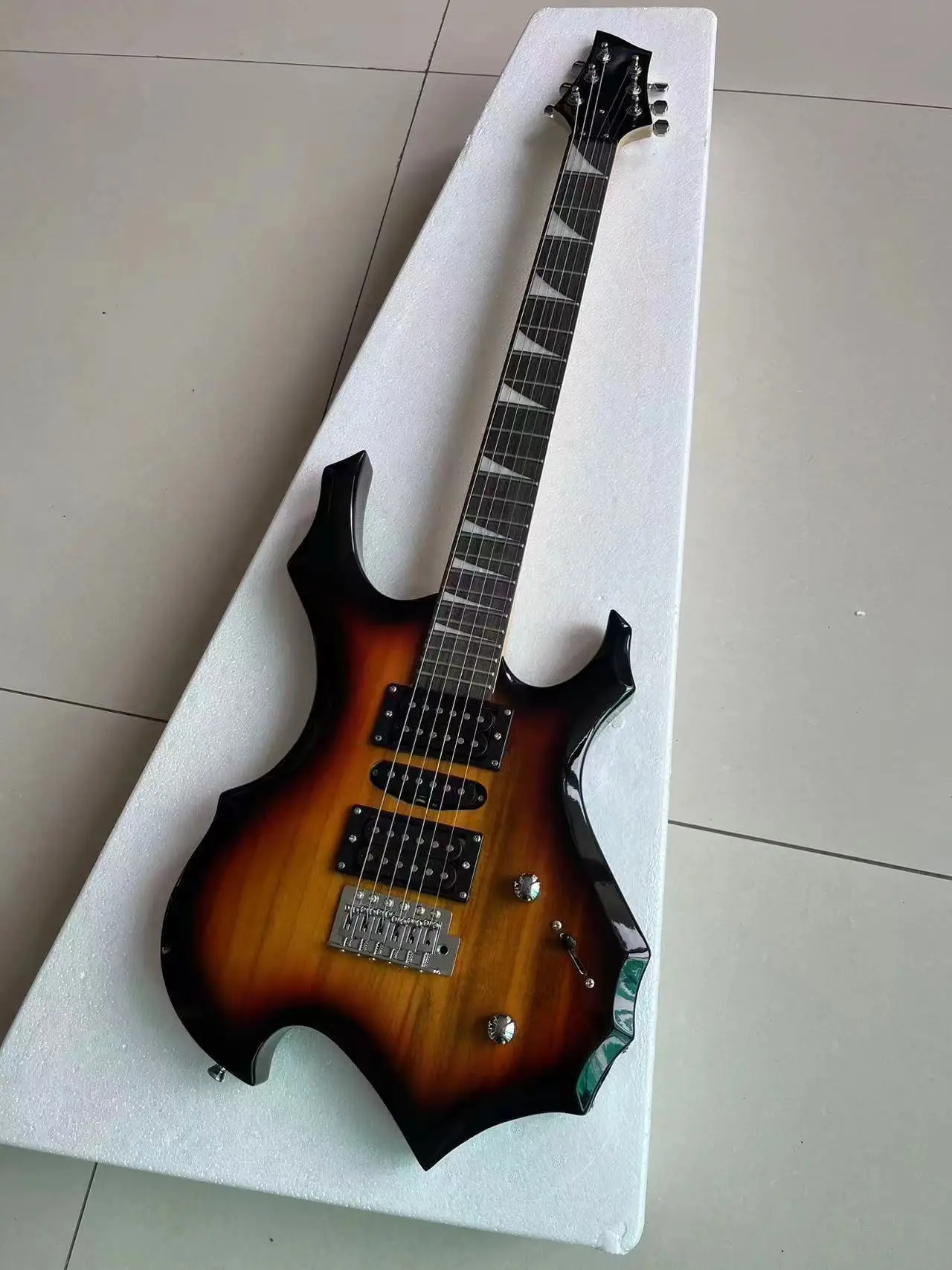 

Electric guitar, factory customized, made of maple and peach wood, gradient color, in stock, fast and free delivery