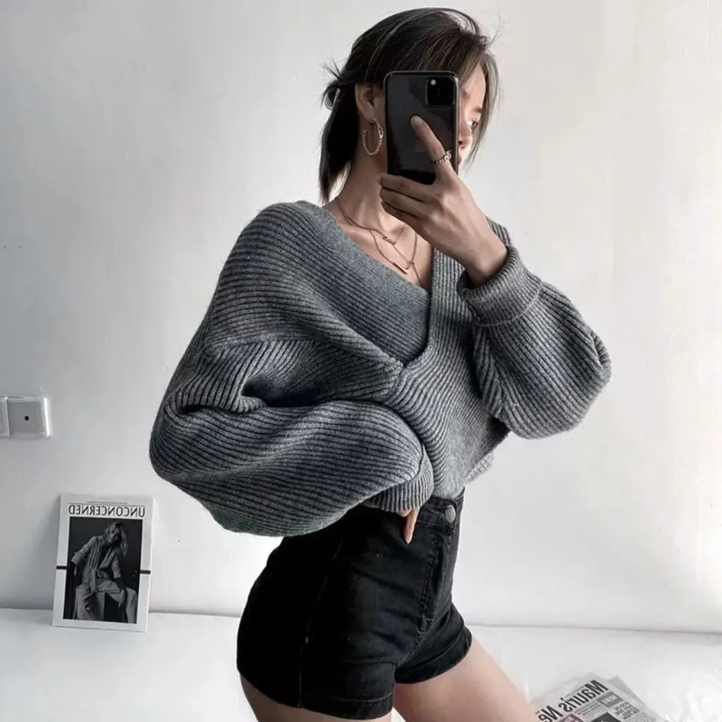 

Women's Off-Shoulder V-Neck Solid Color Sweater Slimming Lazy Style Big Sleeve Loose Pullover Top for Casual Occasions