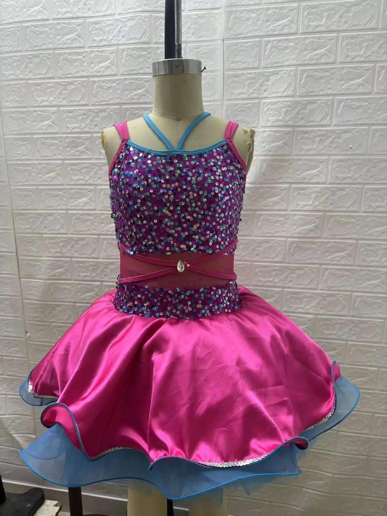 ชุดเต้นรำปี 2025 ชุดเต้นแจ๊สแบบมืออาชีพ ชุดแสดง ชุดเต้นละติน