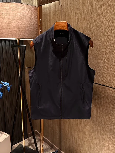 Men's Casual Style Lightweight Versatile Simple Design Premium Quality Vest Tank Top for Autumn Season Business Gentleman