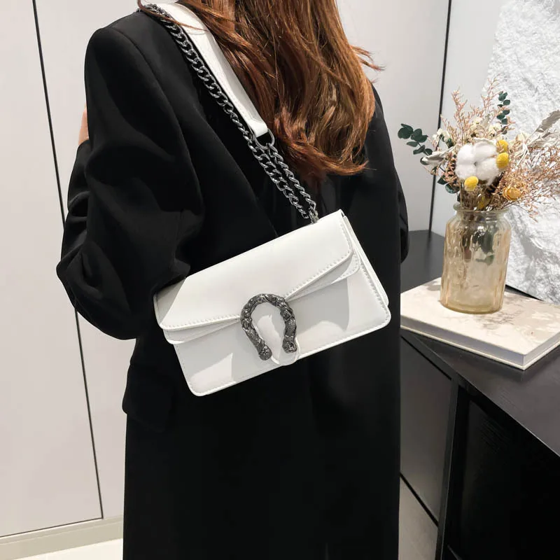 

Retro Snake Pattern Chain Small Square Bag Women's fashion Crossbody Shoulder Bag Trendy Retro Accessories