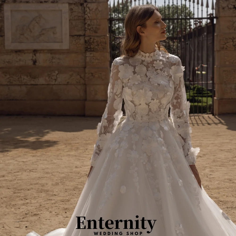 カスタマイズされた花のアップリケのウェディングドレスエレガントなハイネック長袖女性のための魅力的なチュールブライダルドレス Vestidos De Novia