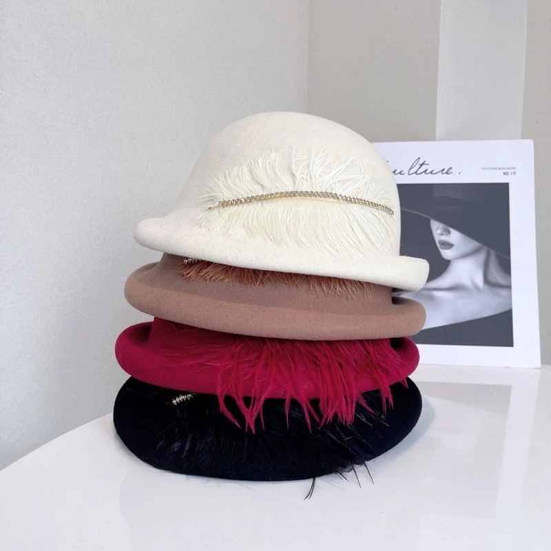 الراقية الفرنسية ريشة حجر الراين مع الصوف الزخرفية قبعة المرأة الشتاء عالية الشعور تنوعا الرسام قبعة دافئة المد أفضل قبعة