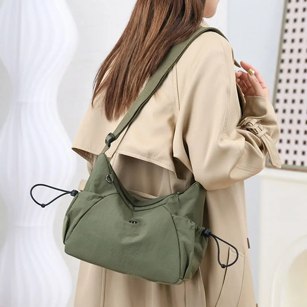 

Versatile Zipper Closure Shoulder Bag Ultra-light Nylon Messenger Bag Large Capacity Fashionable Tote Bag School