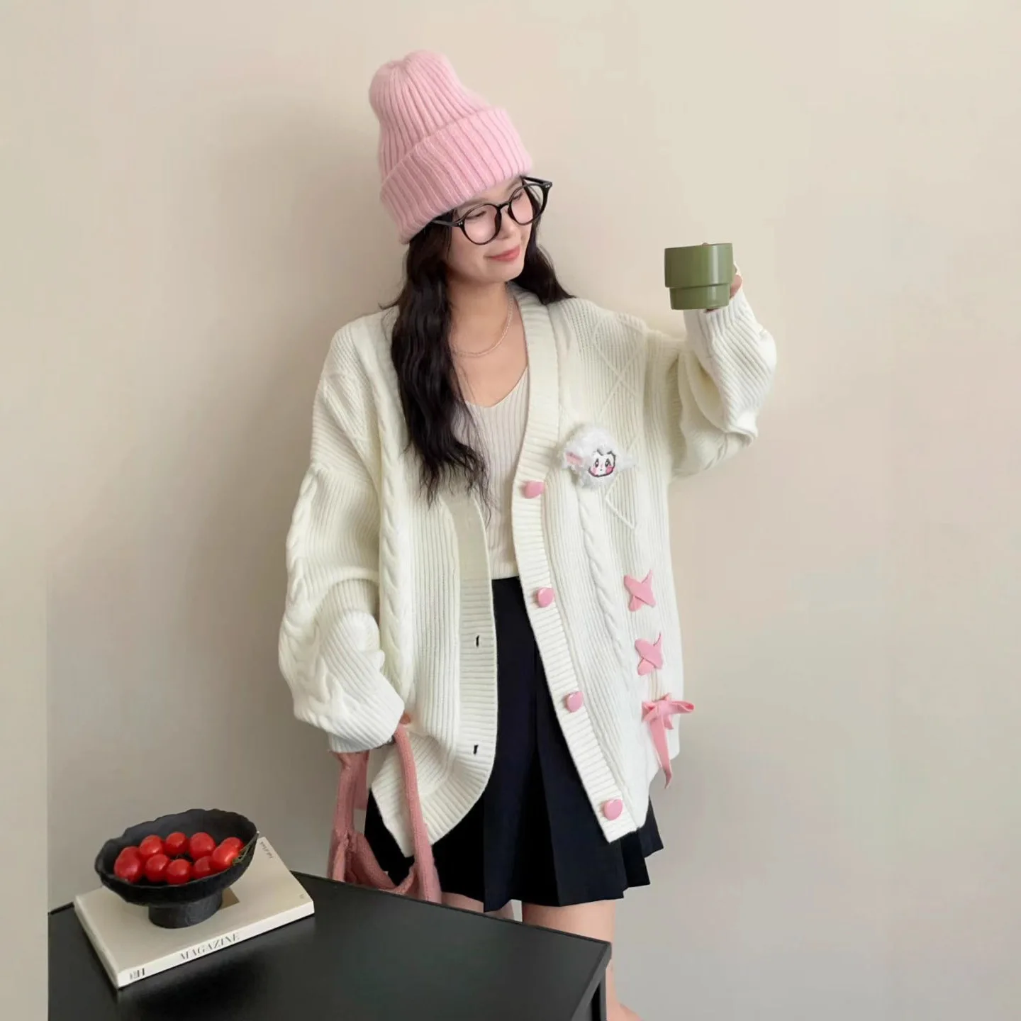 

2025 Hong Kong Style Dopamine Anti-aging Knitted Sweater for Women's Autumn, Three-dimensional Bow, Gentle Style, Niche Cardigan