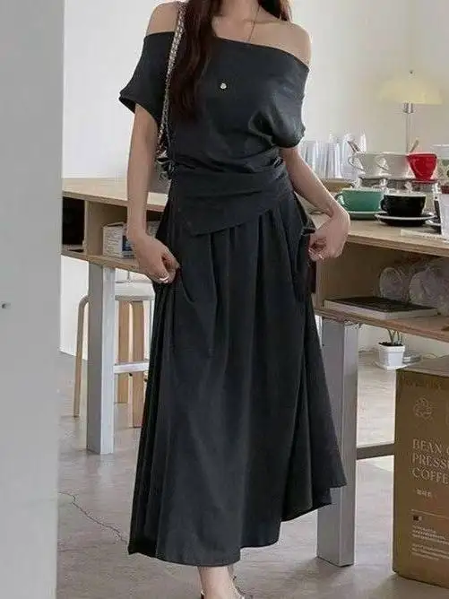 

Летний элегантный комплект: минималистичная асимметричная футболка с коротким рукавом и юбка миди с высокой талией для женщин