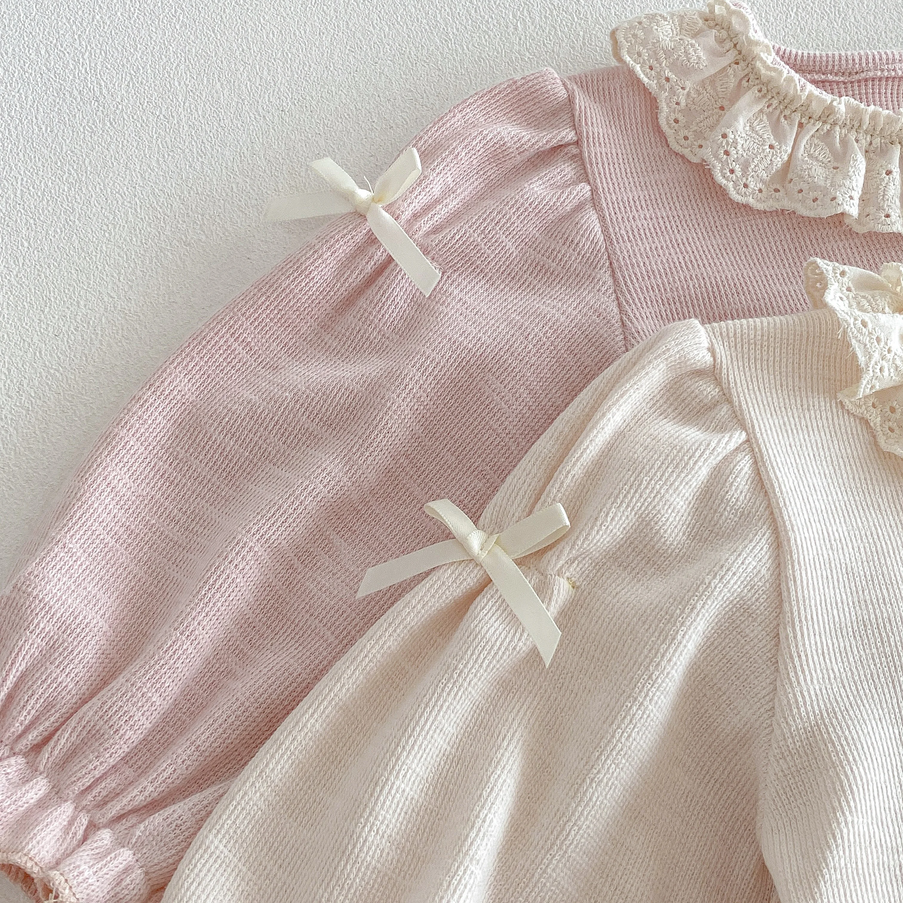 Mädchen-Mode-Set 2026 im koreanischen Stil für Frühling-Herbst, Netzschal, Schleifenbluse mit ausgestellter Hose - Zweiteiliges Set für Mädchen – Detail 7