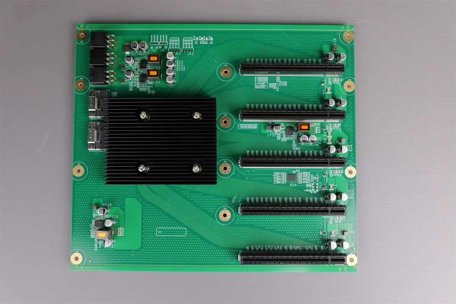 BoMaSPCI-E X16 To 8654 Expansion Card Switch 4.0 Graphics Card Server GPU Backplane Adapter Card