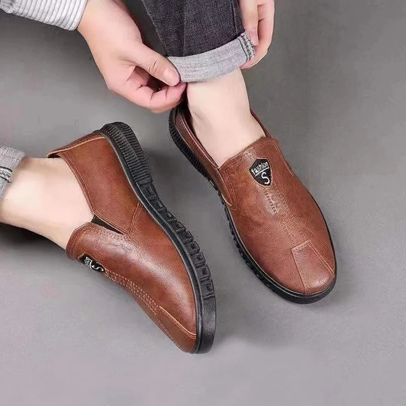 Braune Herren-Loafer aus PU-Leder, luxuriöse Herren-Freizeitschuhe, modische Fahrschuhe, atmungsaktive Slip-on-Herren-Mokassins, Übergröße 39–44