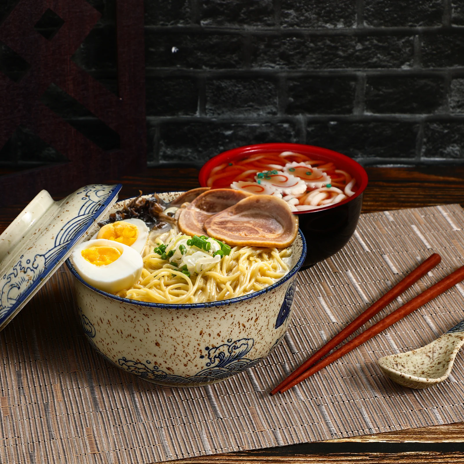 

1 комплект, керамическая миска для супа рамэн, подходящий размер с крышкой, палочки для еды, ложка, миска для подачи лапши быстрого приготовления, миски для лапши рамэн