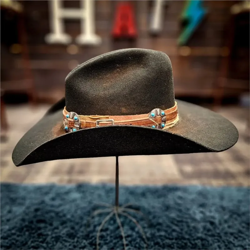 Minority ethnic style top hats for men and women with upturned edges