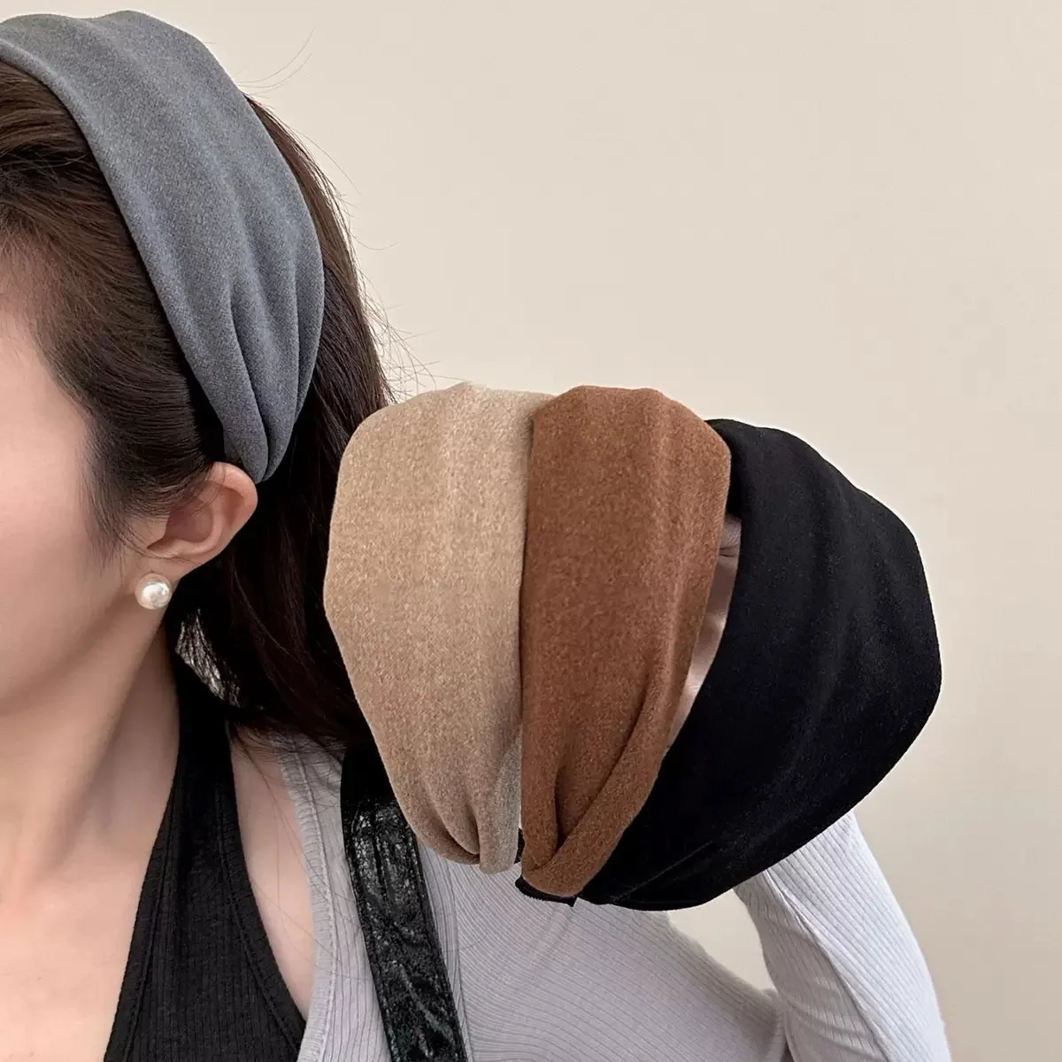 Breites Wildleder-Stirnband für Damen im Herbst und Winter – hochwertiges, gepresstes Haar-Stirnband, mehrere Farben erhältlich – Detail 1