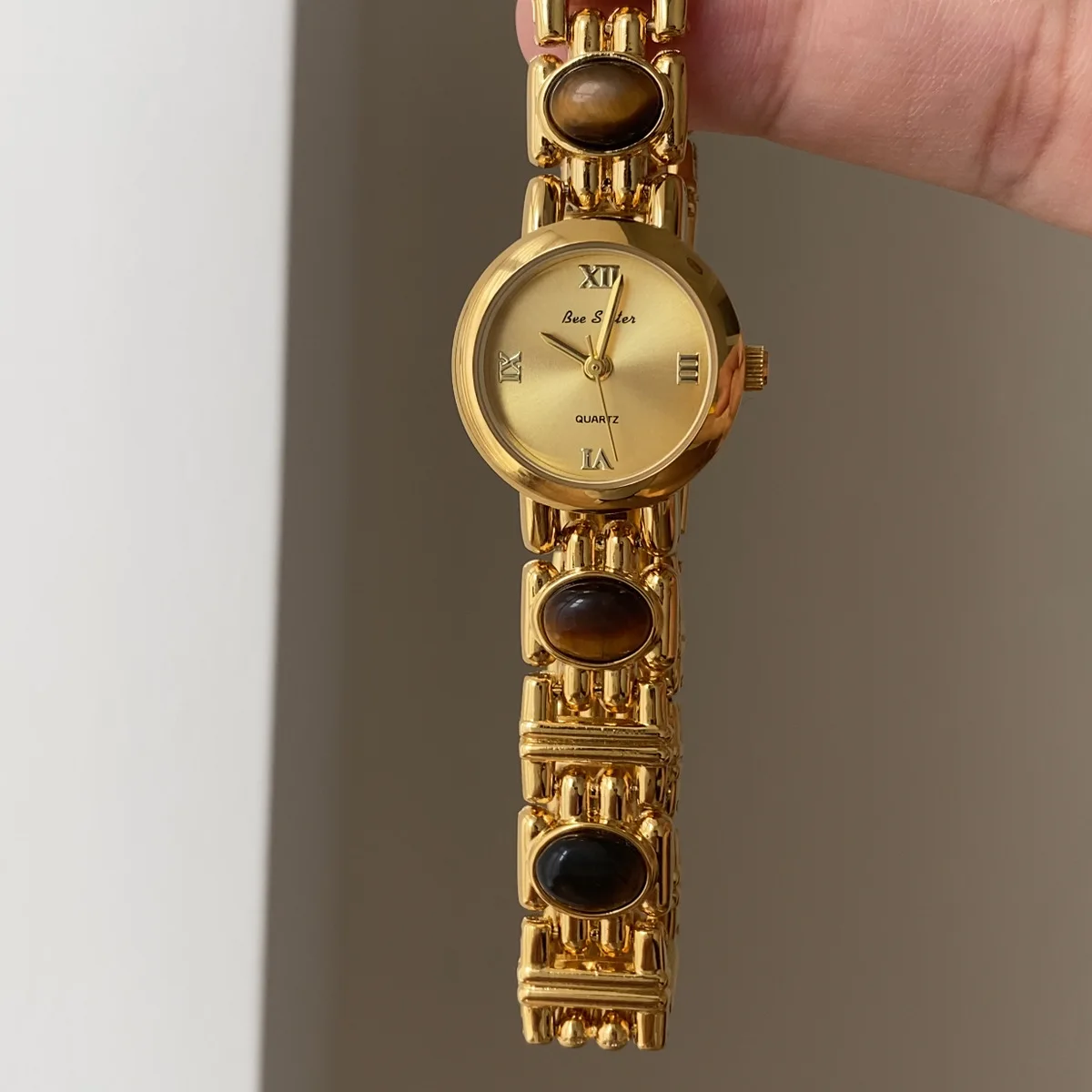 Vintage-inspired, sophisticated gold-tone quartz watch for women, exuding understated luxury and style. A truly unique timepiece