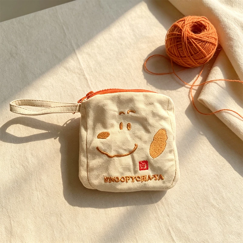 Embroidery Wallet - محفظة نقود قماشية مطرزة بتصميم كاوايي