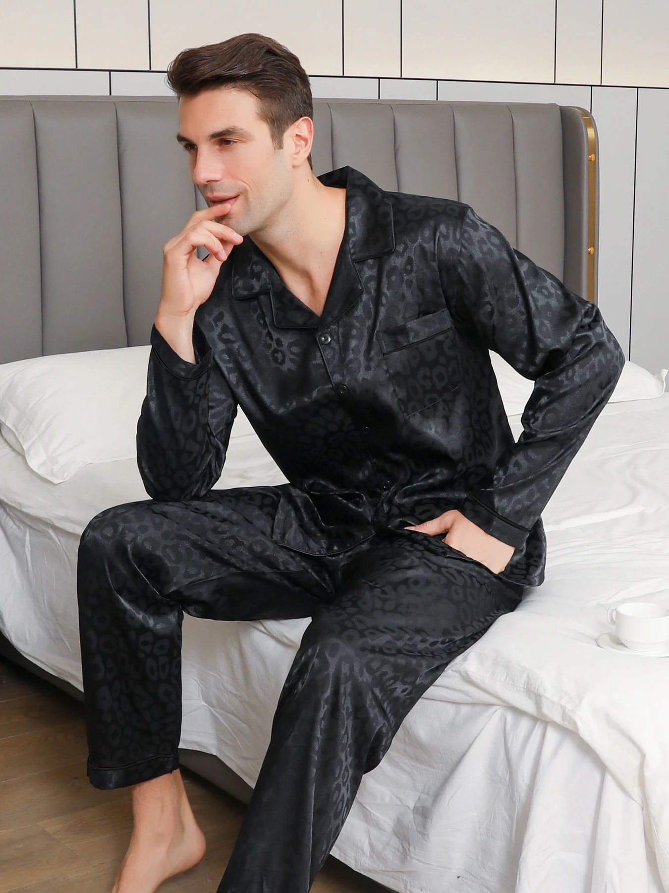 Men's pajamas long sleeves summer ice beautiful home clothes men's spring and autumn casual thin cardigan can wear out two suits