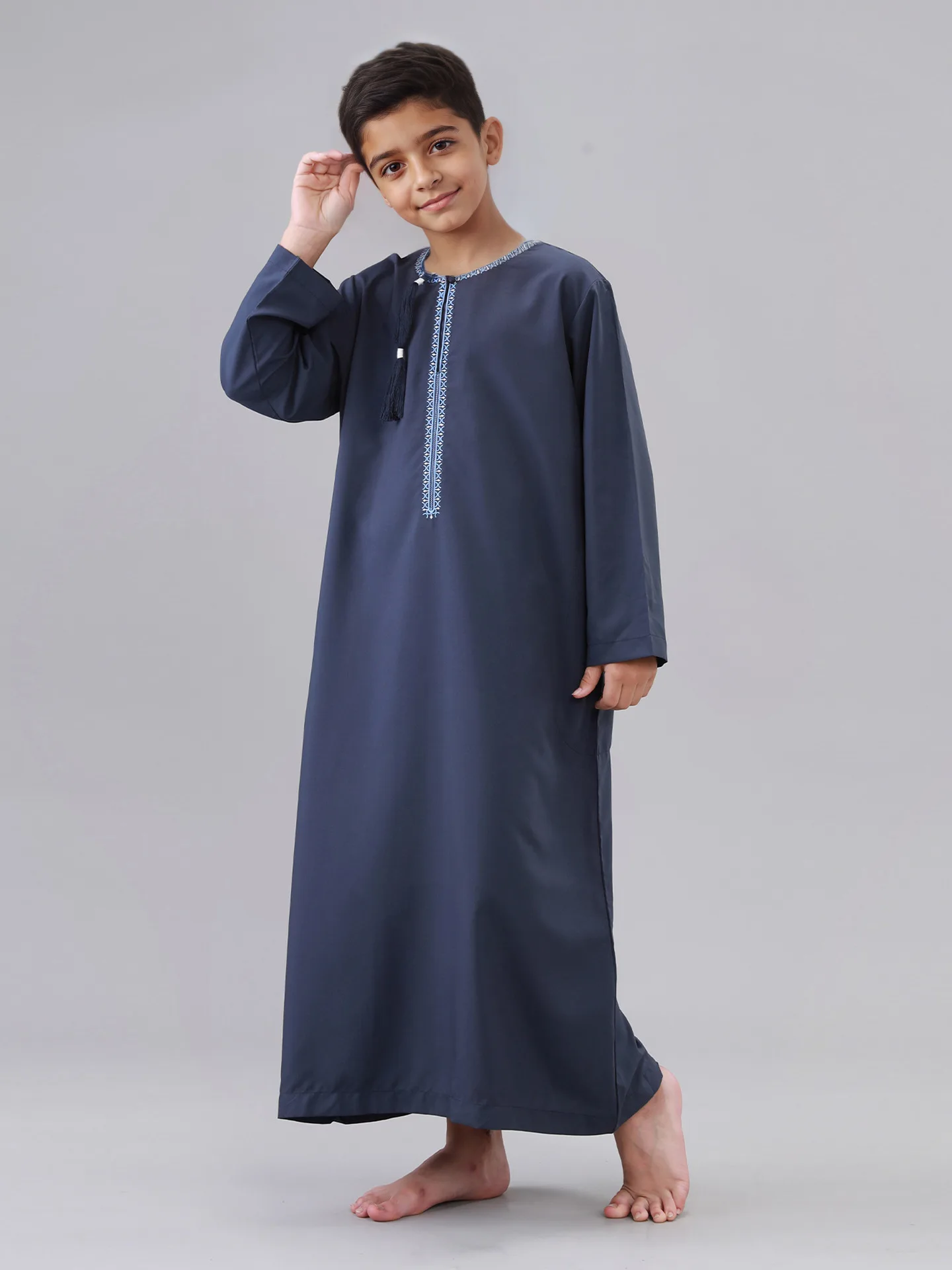 

Boys Islamic Jubba Long Sleeve Round Neck Embroidery Tassel Tie Soft Kids Muslim Thobe Robe For Daily Prayer Eid Occasions Casua