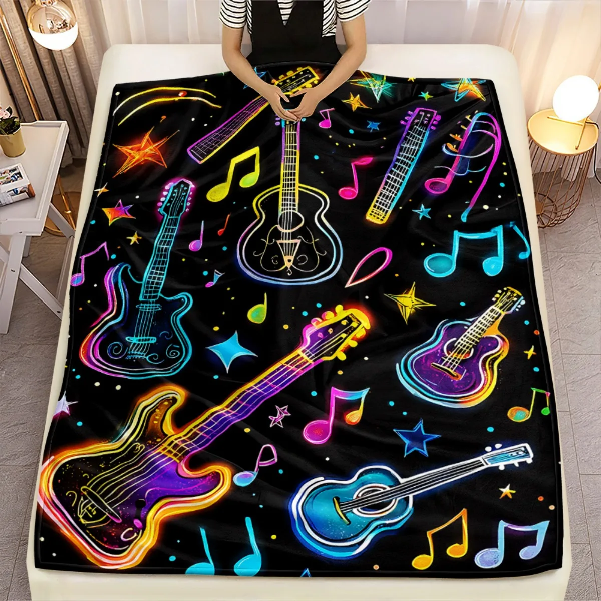 

Неоновая гитара, музыкальные ноты, фланелевое одеяло, красочный дизайн музыкального инструмента, вечернее одеяло для любителей музыки