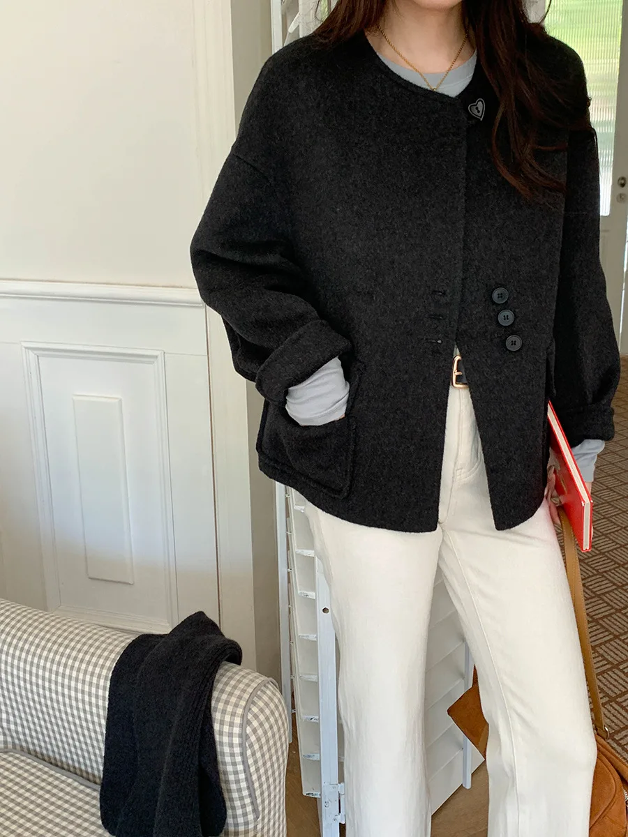 

Зима 2025 г., женская повседневная шерстяная короткая куртка с длинными рукавами, комплект с шарфом, модная теплая верхняя одежда для холодной погоды