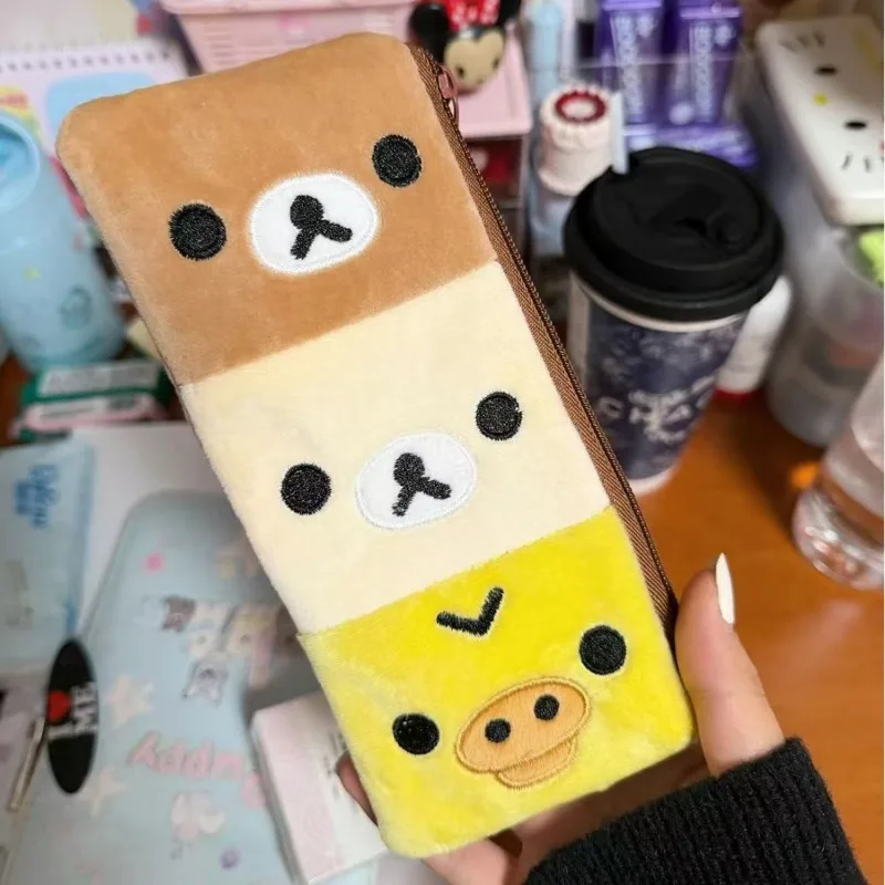 Niedliches Rilakkuma Plüsch-Federmäppchen Kawaii Cartoon Anime Große Kapazität Desktop-Schreibwaren-Aufbewahrungstasche Multifunktionales Federmäppchen – Detail 1